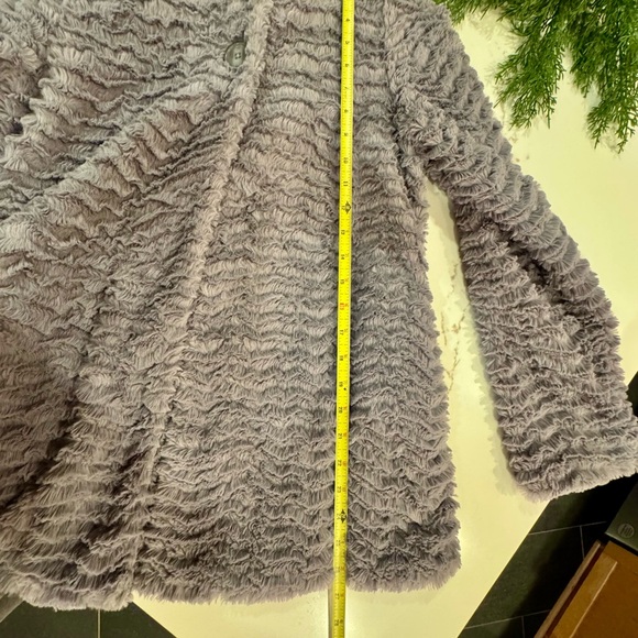 ~Soft, Textured Patagonia 2 Button Coat~ 
*Girls XL (14)* fits Women’s PETITE XS - Picture 9 of 10